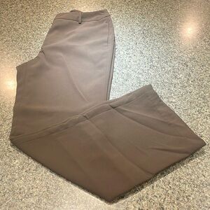 Jones Wear Essentials size 6 olive green lined slacks with pockets office wear